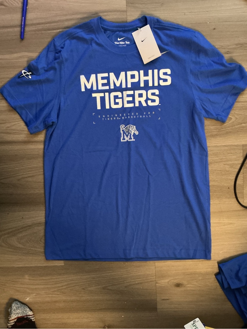 NIKE Dri-Fit Memphis Tigers Tee Brand New NWT Medium 901 Tiger Pride